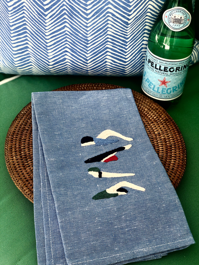 EXCLUSIVE EMBROIDERED HAND TOWELS WITH SWIMMER